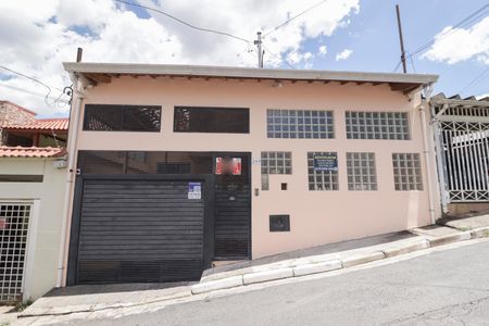 Casa à venda com 256m², 4 quartos e 3 vagas Casa à venda com 256m², 4 quartos e 3 vagasFachada