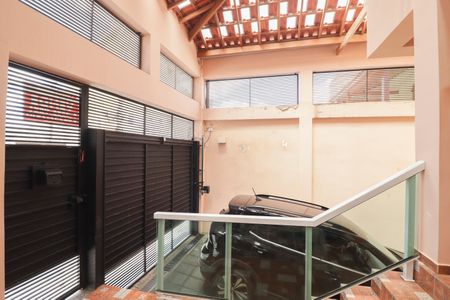 Casa à venda com 256m², 4 quartos e 3 vagas Casa à venda com 256m², 4 quartos e 3 vagasGaragem