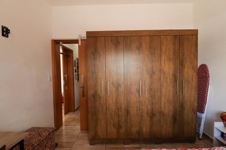 Casa à venda com 256m², 4 quartos e 3 vagas Casa à venda com 256m², 4 quartos e 3 vagasQuarto 2