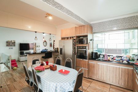 Casa à venda com 256m², 4 quartos e 3 vagas Casa à venda com 256m², 4 quartos e 3 vagasCozinha