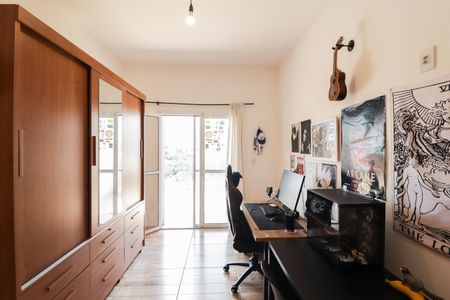 Casa à venda com 256m², 4 quartos e 3 vagas Casa à venda com 256m², 4 quartos e 3 vagasQuarto 1