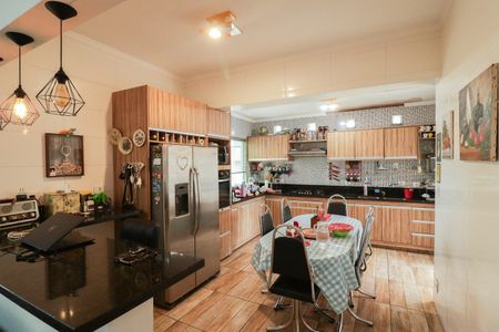 Casa à venda com 256m², 4 quartos e 3 vagas Casa à venda com 256m², 4 quartos e 3 vagasCozinha