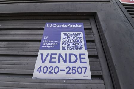 Casa à venda com 256m², 4 quartos e 3 vagas Casa à venda com 256m², 4 quartos e 3 vagasFachada