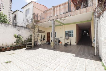 Casa à venda com 256m², 4 quartos e 3 vagas Casa à venda com 256m², 4 quartos e 3 vagasQuintal