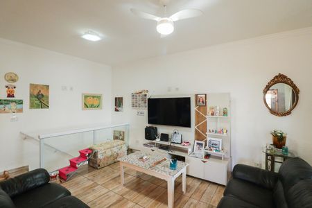 Casa à venda com 256m², 4 quartos e 3 vagas Casa à venda com 256m², 4 quartos e 3 vagasSala