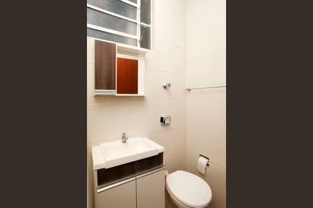 Banheiro social de apartamento para alugar com 1 quarto, 50m² em Petrópolis, Porto Alegre
