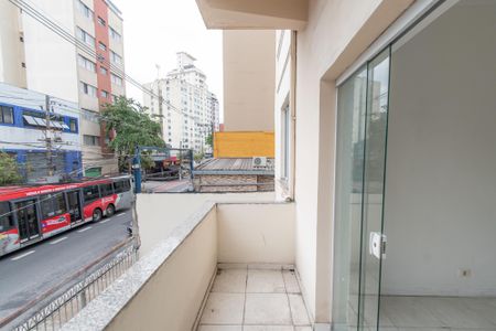 Varanda da sala de apartamento para alugar com 4 quartos, 73m² em Liberdade, São Paulo