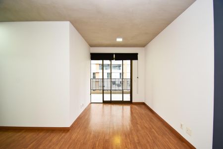 Apartamento à venda com 70m², 2 quartos e 1 vaga Apartamento à venda com 70m², 2 quartos e 1 vagaSala