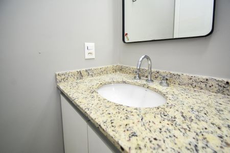 Apartamento à venda com 70m², 2 quartos e 1 vaga Apartamento à venda com 70m², 2 quartos e 1 vagaBanheiro da Suíte