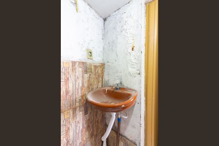 Banheiro de kitnet/studio para alugar com 1 quarto, 21m² em Padroeira, Osasco