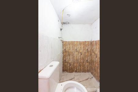Banheiro de kitnet/studio para alugar com 1 quarto, 21m² em Padroeira, Osasco