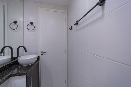 Apartamento à venda com 47m², 2 quartos e sem vaga Apartamento à venda com 47m², 2 quartos e sem vagaBanheiro social