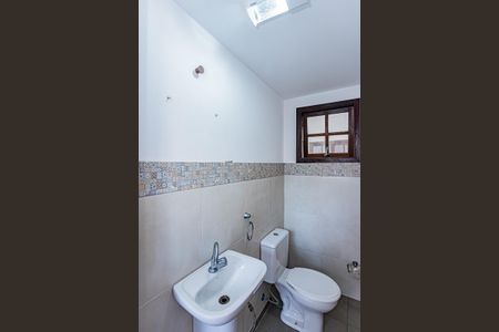 Casa para alugar com 100m², 3 quartos e 1 vaga Casa para alugar com 100m², 3 quartos e 1 vagaBanheiro de Serviço