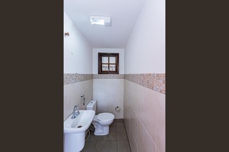 Casa para alugar com 100m², 3 quartos e 1 vaga Casa para alugar com 100m², 3 quartos e 1 vagaBanheiro de Serviço