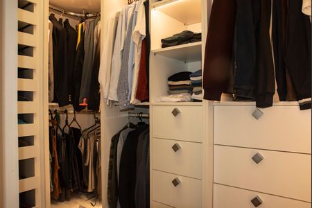 Apartamento à venda com 153m², 2 quartos e 3 vagasSuíte - Closet