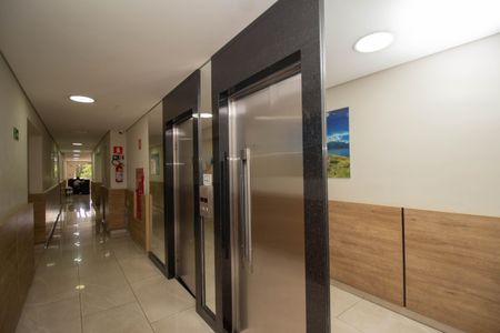 Apartamento para alugar com 60m², 2 quartos e 1 vaga Apartamento para alugar com 60m², 2 quartos e 1 vagaHall social