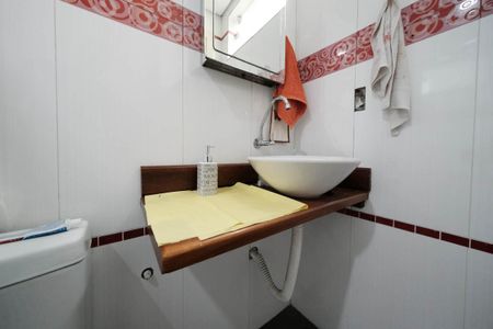 Casa à venda com 260m², 5 quartos e 1 vagaBanheiro 2