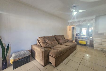 Sala de casa de condomínio para alugar com 2 quartos, 90m² em Jardim das Conchas, Guarujá