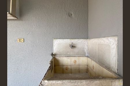 Casa à venda com 250m², 3 quartos e 2 vagas Casa à venda com 250m², 3 quartos e 2 vagasÁrea de Serviço - Varanda