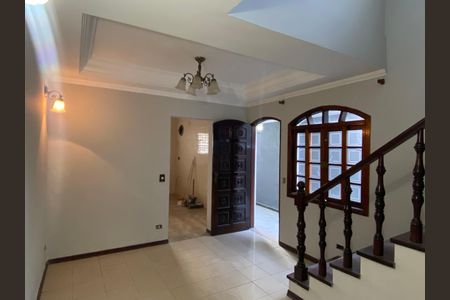 Casa à venda com 250m², 3 quartos e 2 vagas Casa à venda com 250m², 3 quartos e 2 vagasSala