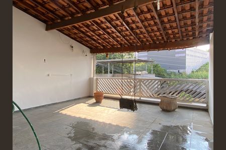 Casa à venda com 250m², 3 quartos e 2 vagas Casa à venda com 250m², 3 quartos e 2 vagasÁrea externa - Varanda 2
