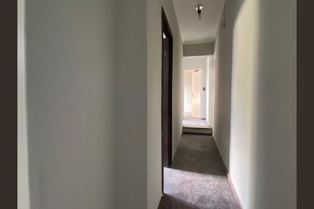 Casa à venda com 250m², 3 quartos e 2 vagas Casa à venda com 250m², 3 quartos e 2 vagasCorredor