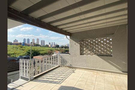 Casa à venda com 250m², 3 quartos e 2 vagas Casa à venda com 250m², 3 quartos e 2 vagasÁrea de Serviço - Varanda