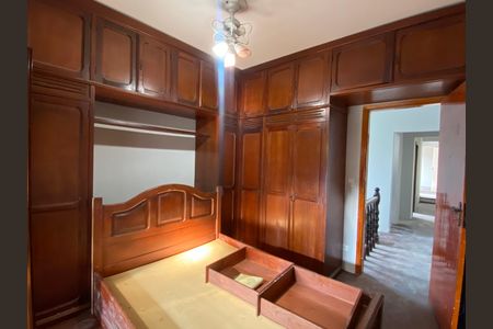 Casa à venda com 250m², 3 quartos e 2 vagas Casa à venda com 250m², 3 quartos e 2 vagasQuarto 4
