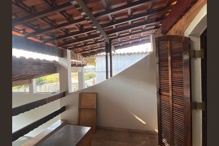 Casa à venda com 250m², 3 quartos e 2 vagas Casa à venda com 250m², 3 quartos e 2 vagasQuarto 4 - Varanda