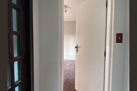 Casa à venda com 250m², 3 quartos e 2 vagas Casa à venda com 250m², 3 quartos e 2 vagasCorredor