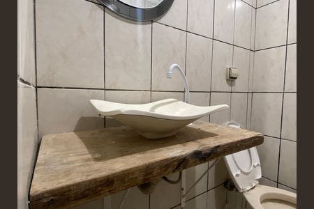 Casa à venda com 250m², 3 quartos e 2 vagas Casa à venda com 250m², 3 quartos e 2 vagasBanheiro 1