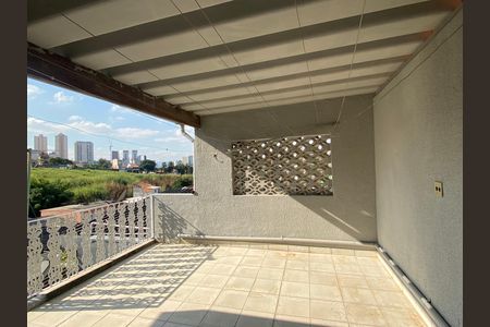 Casa à venda com 250m², 3 quartos e 2 vagas Casa à venda com 250m², 3 quartos e 2 vagasÁrea de Serviço - Varanda