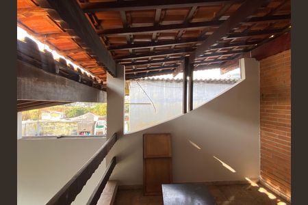 Casa à venda com 250m², 3 quartos e 2 vagas Casa à venda com 250m², 3 quartos e 2 vagasQuarto 4 - Varanda