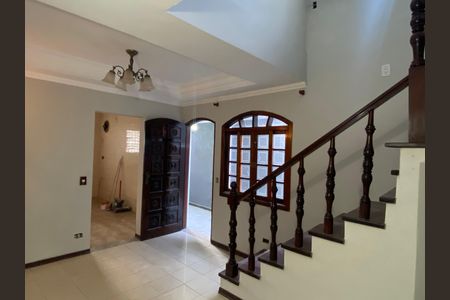 Casa à venda com 250m², 3 quartos e 2 vagas Casa à venda com 250m², 3 quartos e 2 vagasSala