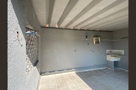 Casa à venda com 250m², 3 quartos e 2 vagas Casa à venda com 250m², 3 quartos e 2 vagasÁrea de Serviço - Varanda