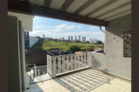 Casa à venda com 250m², 3 quartos e 2 vagas Casa à venda com 250m², 3 quartos e 2 vagasÁrea de Serviço - Varanda