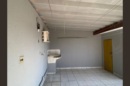 Casa à venda com 250m², 3 quartos e 2 vagas Casa à venda com 250m², 3 quartos e 2 vagasÁrea de Serviço - Varanda