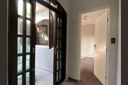 Casa à venda com 250m², 3 quartos e 2 vagas Casa à venda com 250m², 3 quartos e 2 vagasCorredor