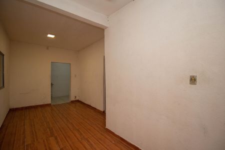 Sala de casa para alugar com 3 quartos, 100m² em Vila Serralheiro, São Paulo