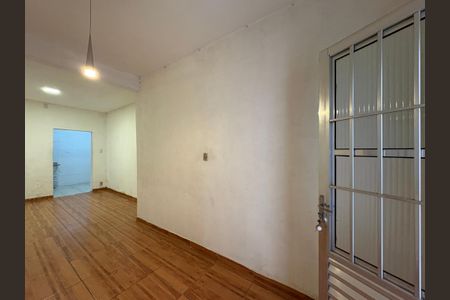 Sala de casa para alugar com 3 quartos, 100m² em Vila Serralheiro, São Paulo