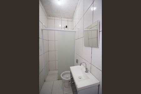 Banheiro da Suíte de casa para alugar com 3 quartos, 100m² em Vila Serralheiro, São Paulo