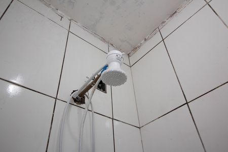 Banheiro da Suíte de casa para alugar com 3 quartos, 100m² em Vila Serralheiro, São Paulo