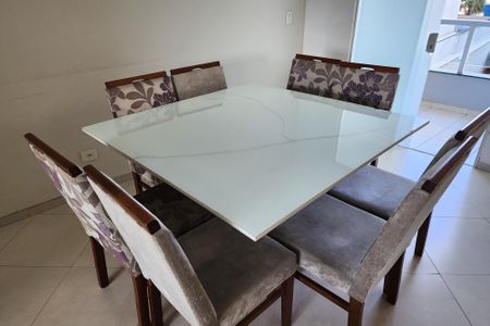 Casa de condomínio à venda com 170m², 3 quartos e 4 vagasSala