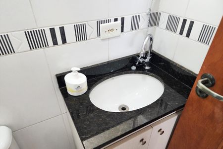 Casa de condomínio à venda com 170m², 3 quartos e 4 vagasLavabo