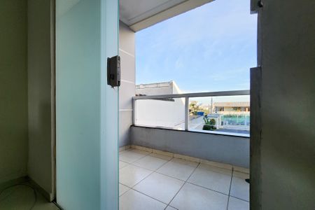 Casa de condomínio à venda com 170m², 3 quartos e 4 vagasVaranda