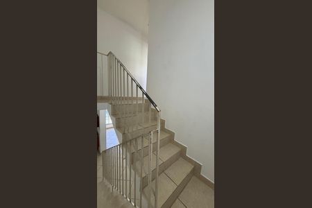 Casa para alugar com 150m², 3 quartos e 3 vagasEscada