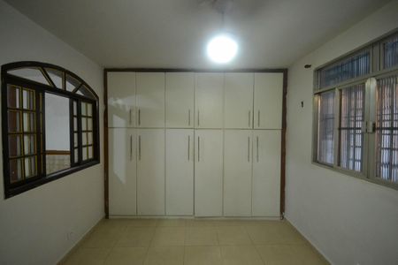 Casa para alugar com 300m², 2 quartos e 2 vagasQuarto 