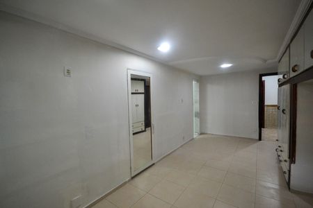 Casa para alugar com 300m², 2 quartos e 2 vagasSuíte