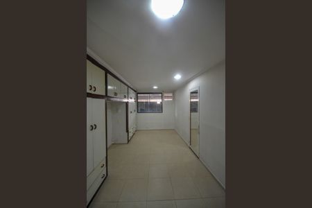 Casa para alugar com 300m², 2 quartos e 2 vagasSuíte