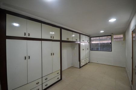 Casa para alugar com 300m², 2 quartos e 2 vagasSuíte